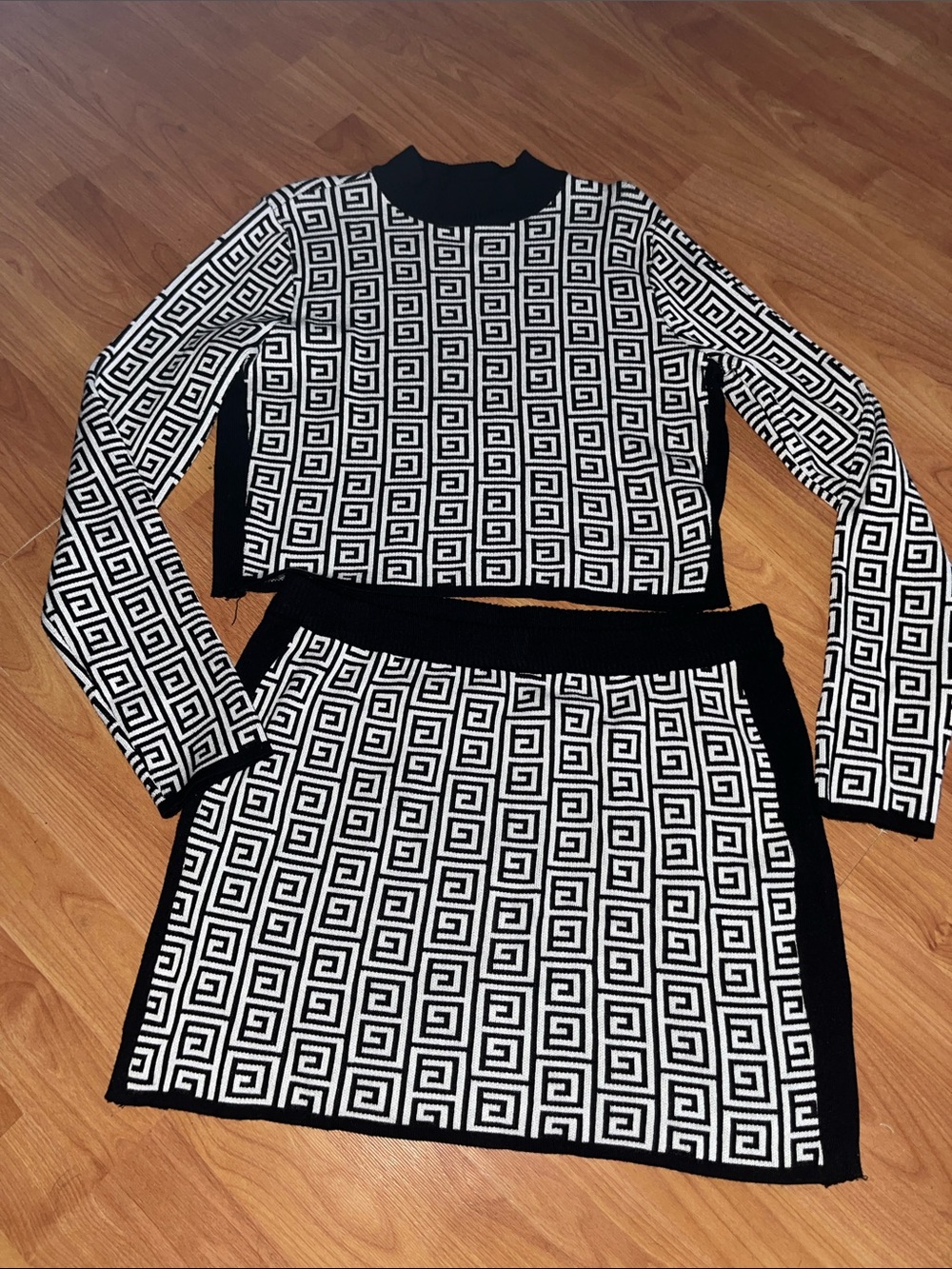Fashion Nova Women Sweater Skirt Set